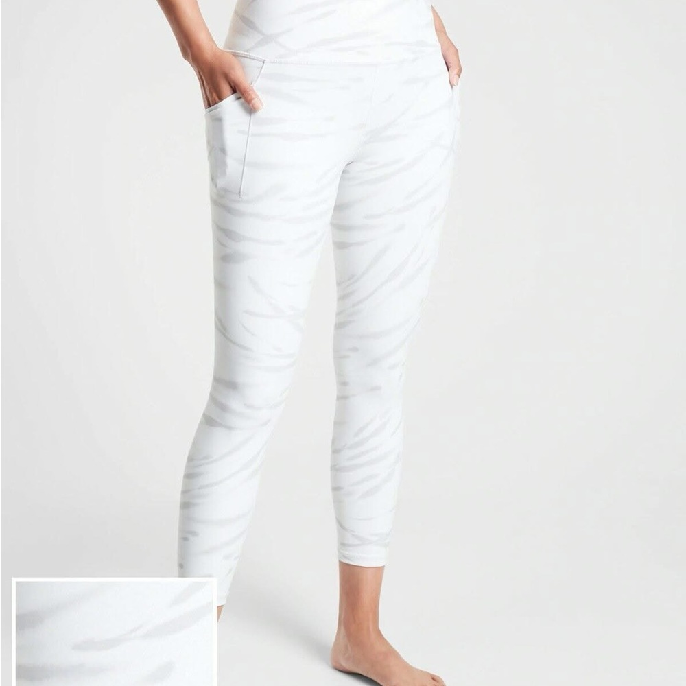 Athleta Salutation Stash Pocket II 7/8 Tight, White/Gray Print, Size XS, GUC
